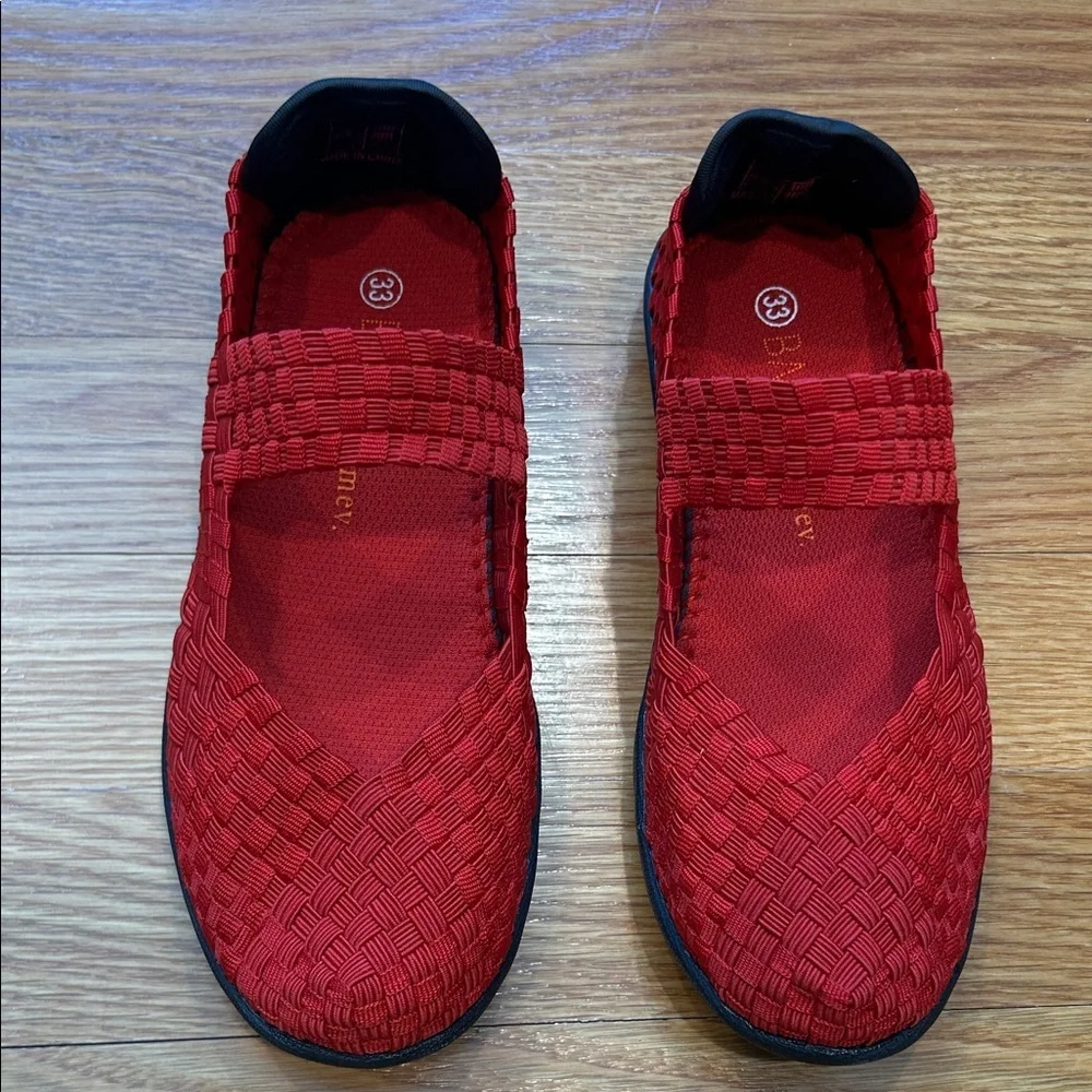 bernie mev. Kids woven Mary Jane slip on little Red Dress Shoes 1.5-2 kids new